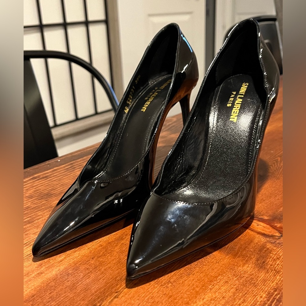 SAINT LAURENT
Patent Calfskin Zoe 85 Pumps 38.5 Black